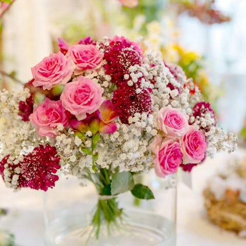 Different Flower Compositions Are Available for Same Day Flower Delivery