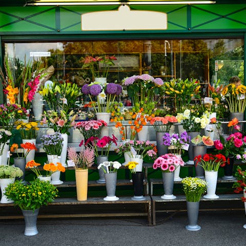 Comparing Different Services for Flower Delivery Near Me